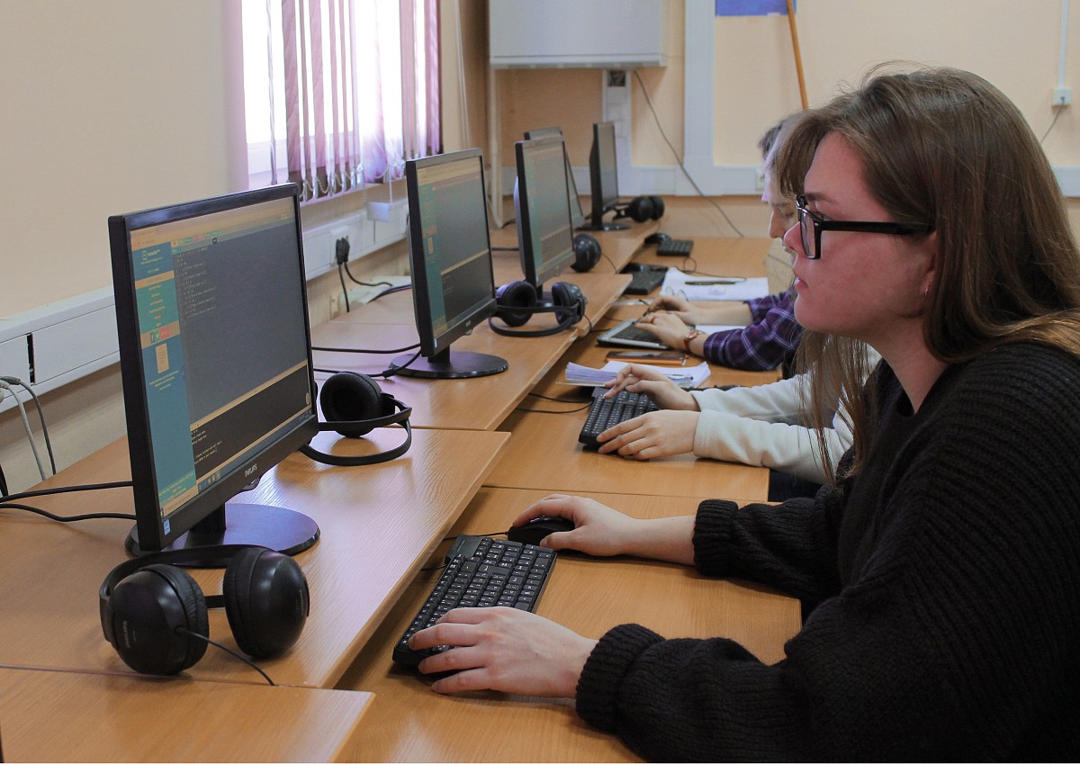 видео о курсе «Информатика для 10 класса»